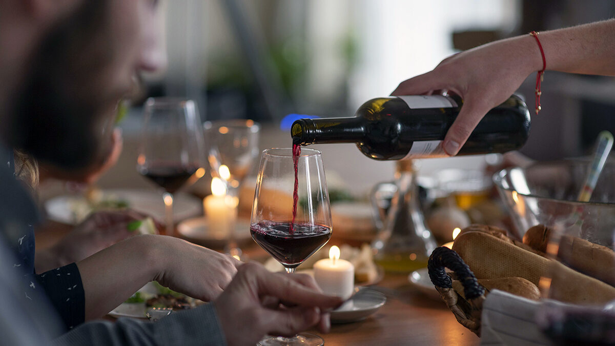Servir un vin du Languedoc
