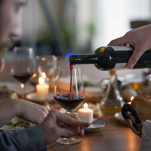 Servir un vin du Languedoc
